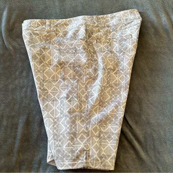 ADIDAS ESSENTIAL Grey White LIGHTWEIGHT GOLF BERMUDA SHORTS - Picture 12 of 12